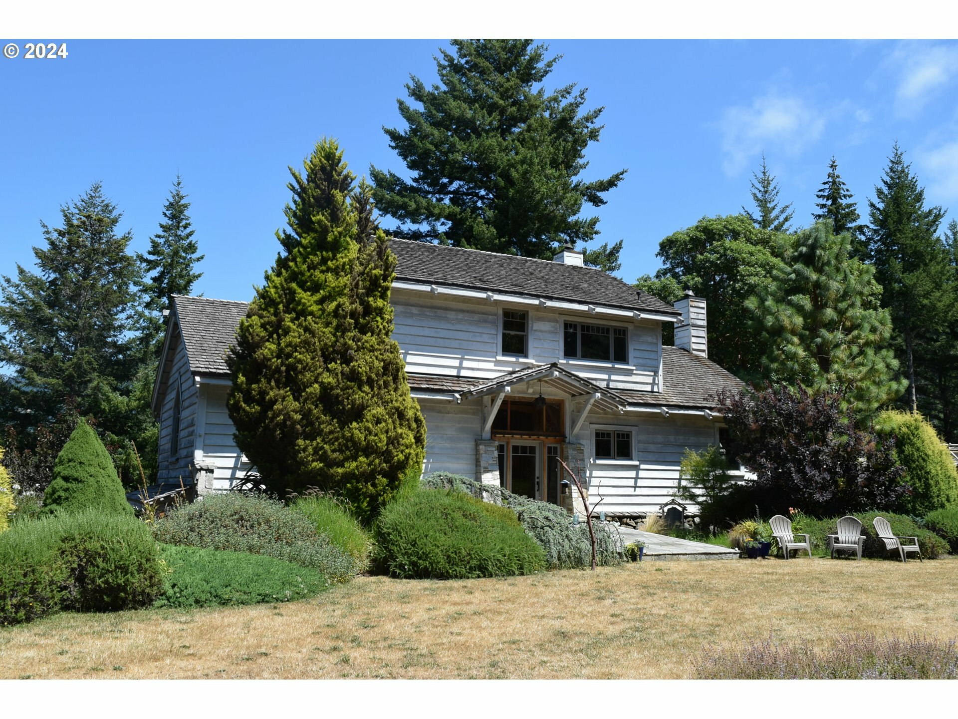 Property Photo:  97137 N Bank Rogue River Rd  OR 97444 