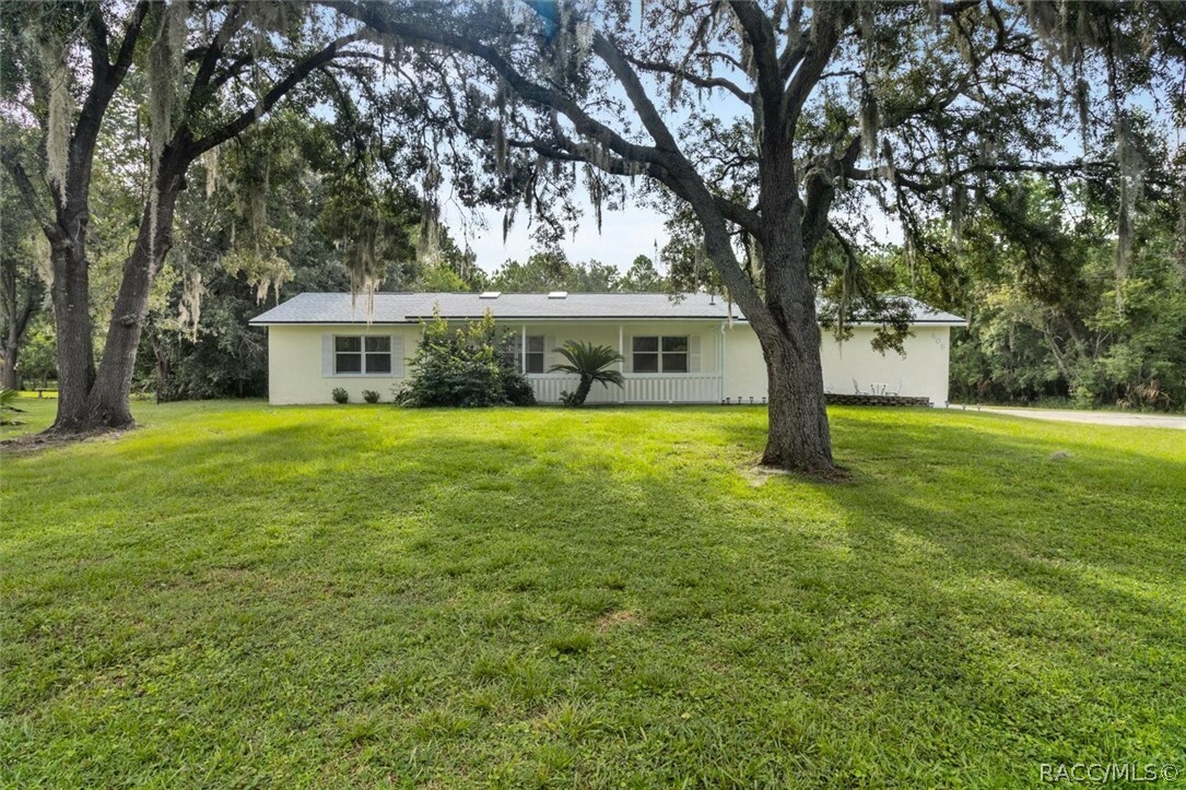 Property Photo:  405 N Pompeo Avenue  FL 34429 