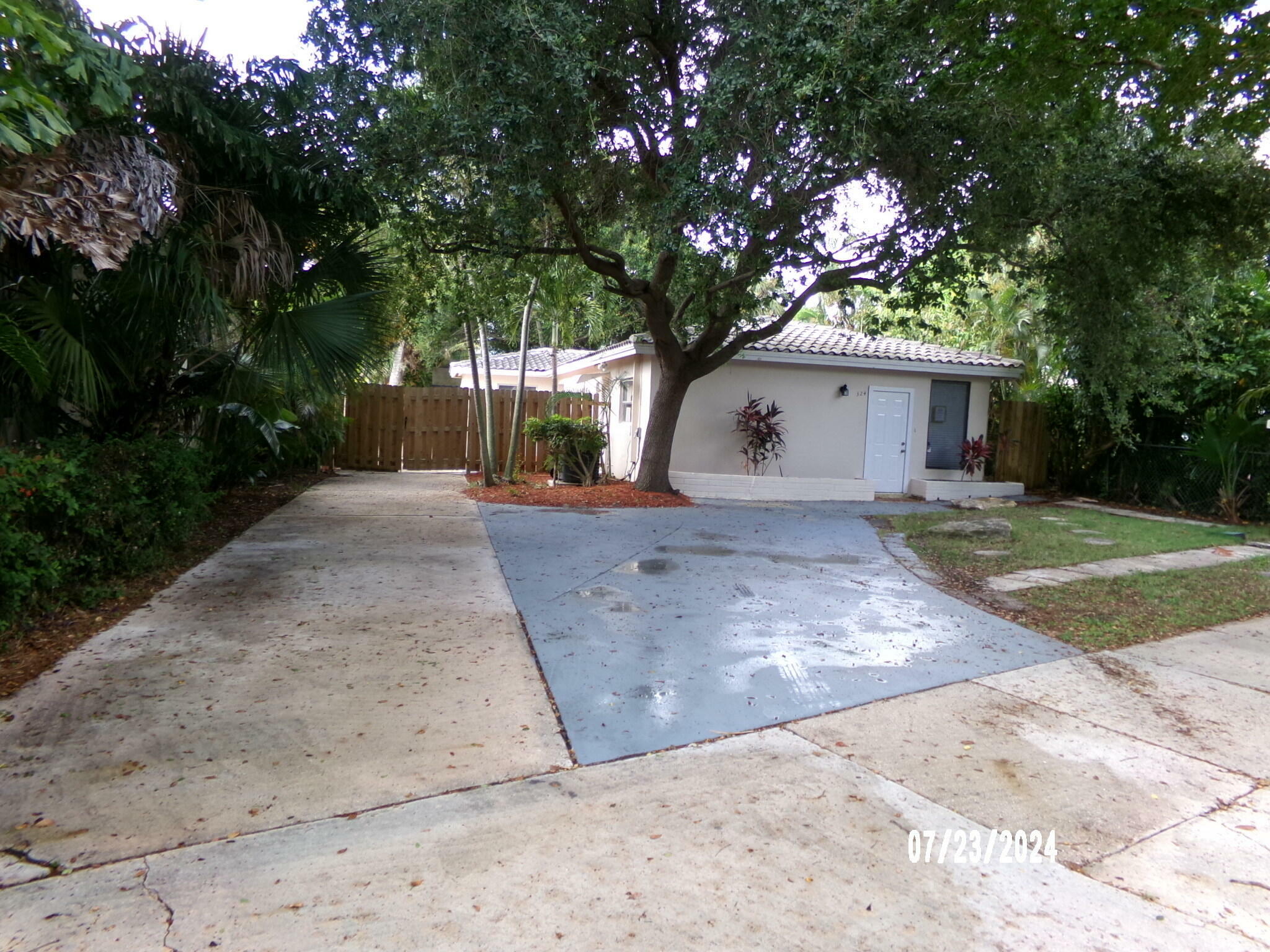 Property Photo:  324 Marlborough Place  FL 33405 