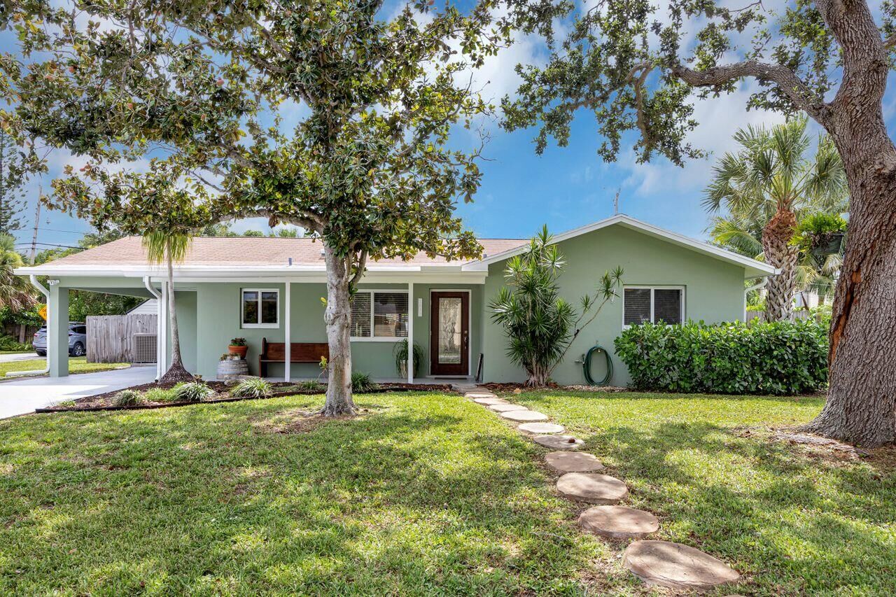 Property Photo: 1614 Berkshire Avenue FL 33469