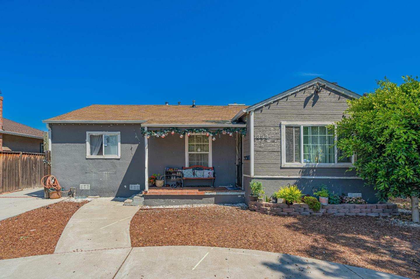 Property Photo:  1358 Hollyburne Avenue  CA 94025 