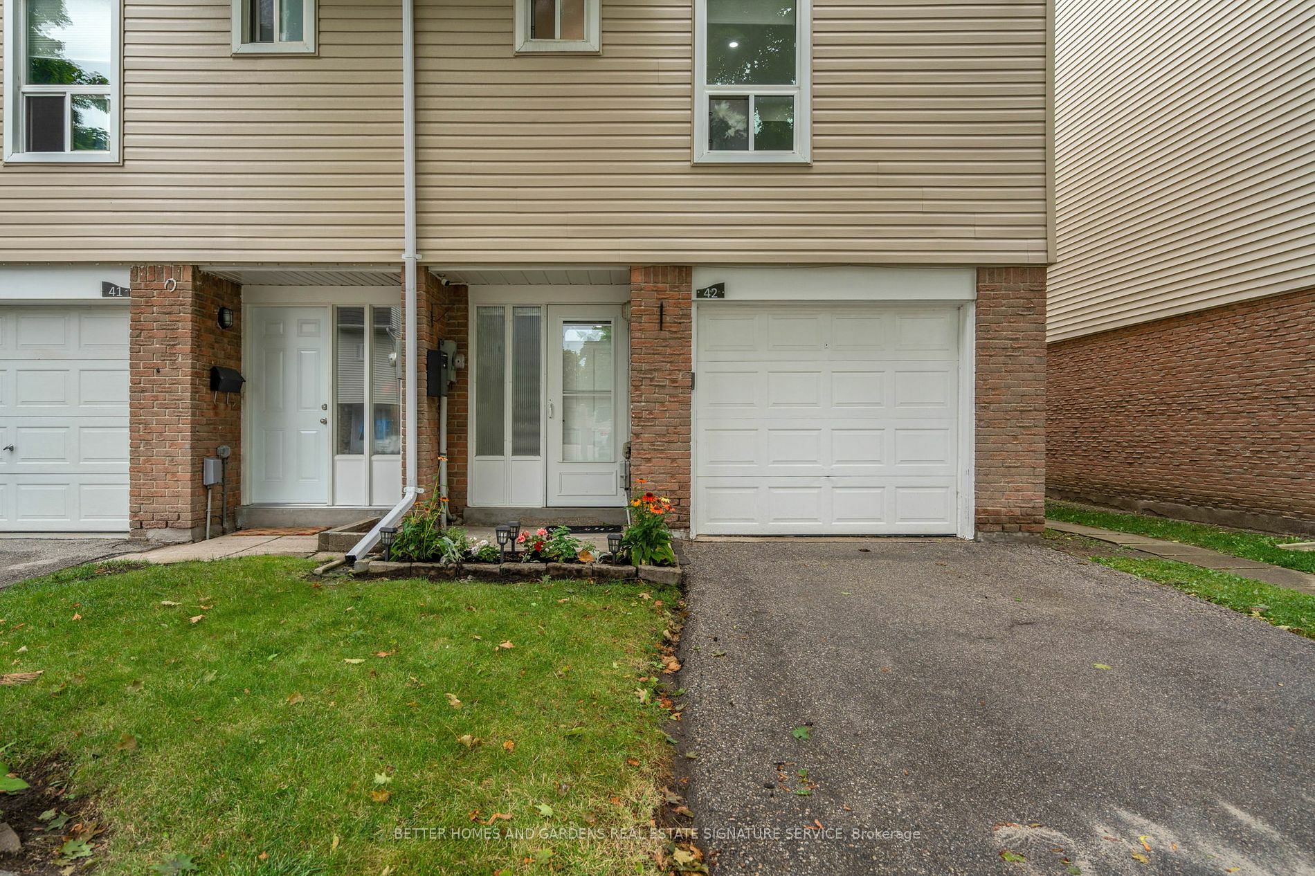 Property Photo:  42 Ellis Dr  ON L6T 4C4 