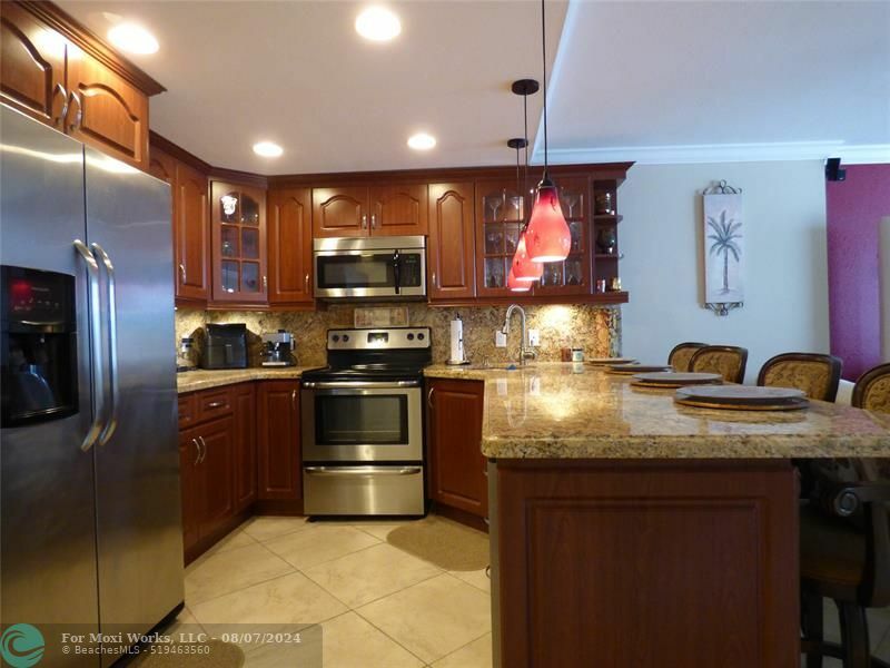 Property Photo:  401 Ocean Dr 212  FL 33139 