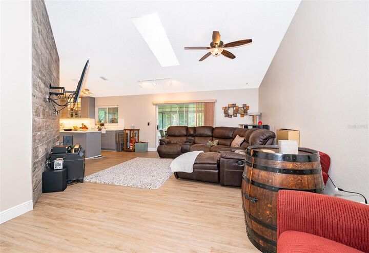 Property Photo:  1000 Beckstrom Drive  FL 32765 