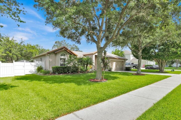 Property Photo:  165 Lakeview Reserve Boulevard  FL 34787 