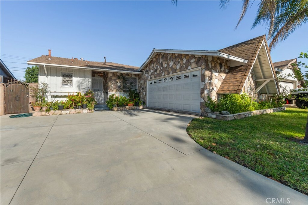 Property Photo:  15532 Virginia Avenue  CA 90723 