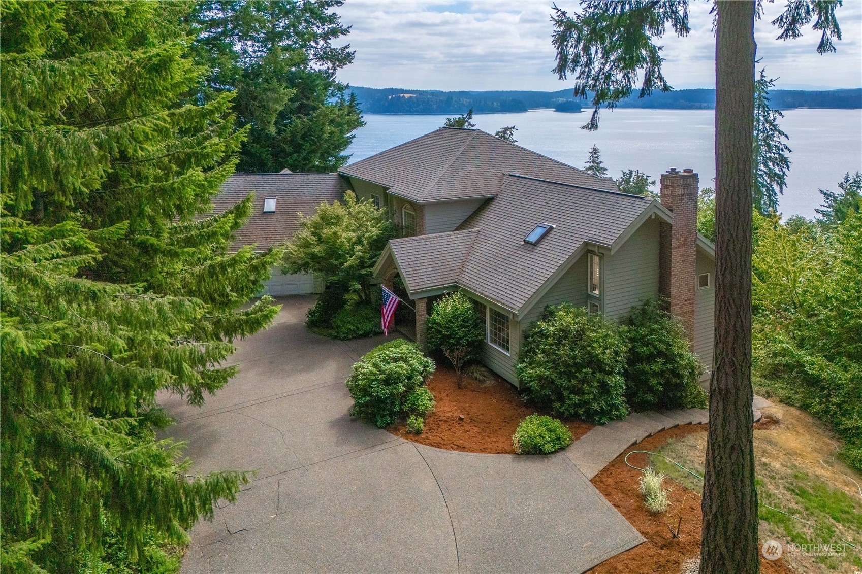 Property Photo:  1066  7th Court  WA 98333 