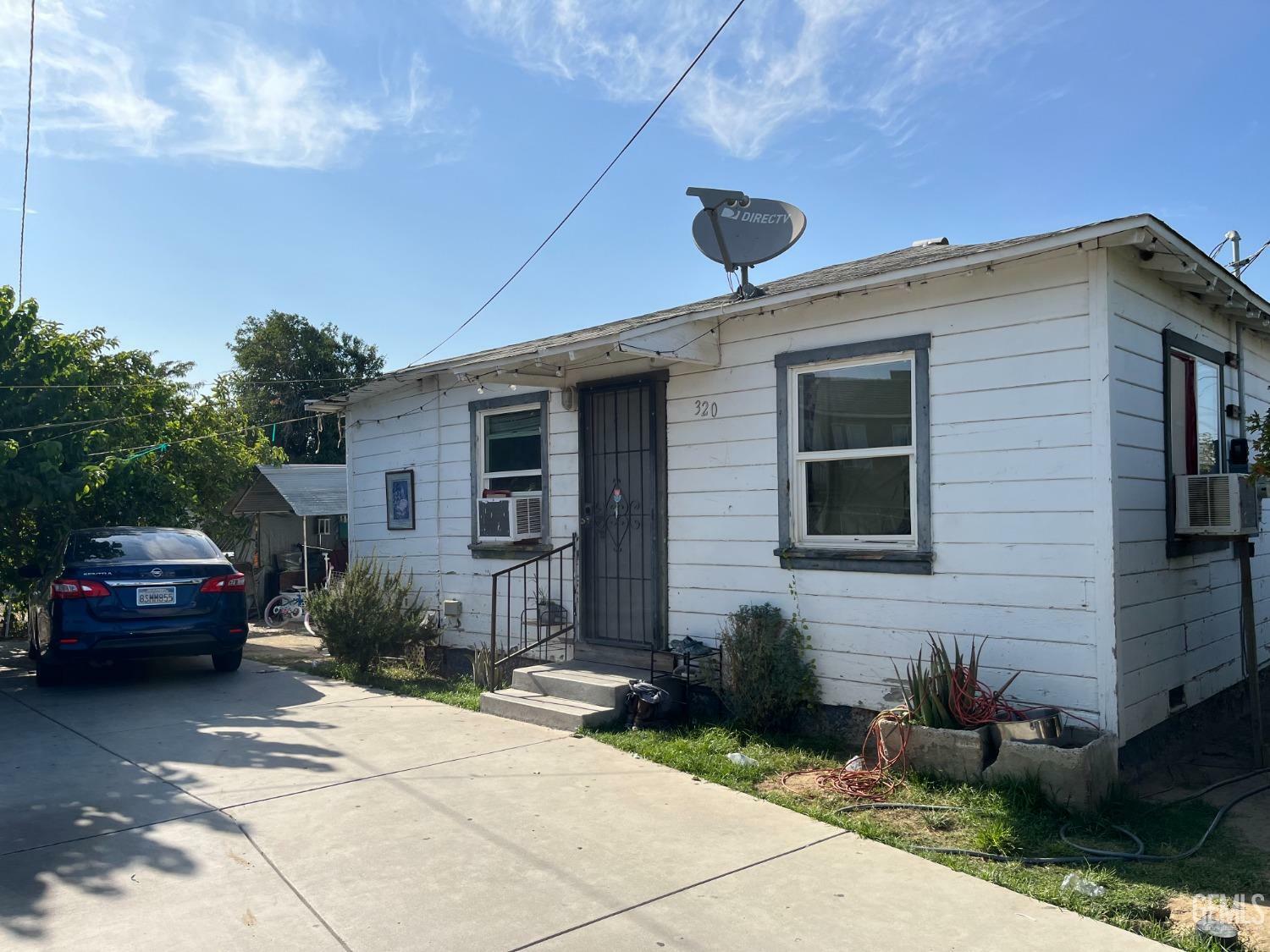 Property Photo:  318 Fremont Street  CA 93215 