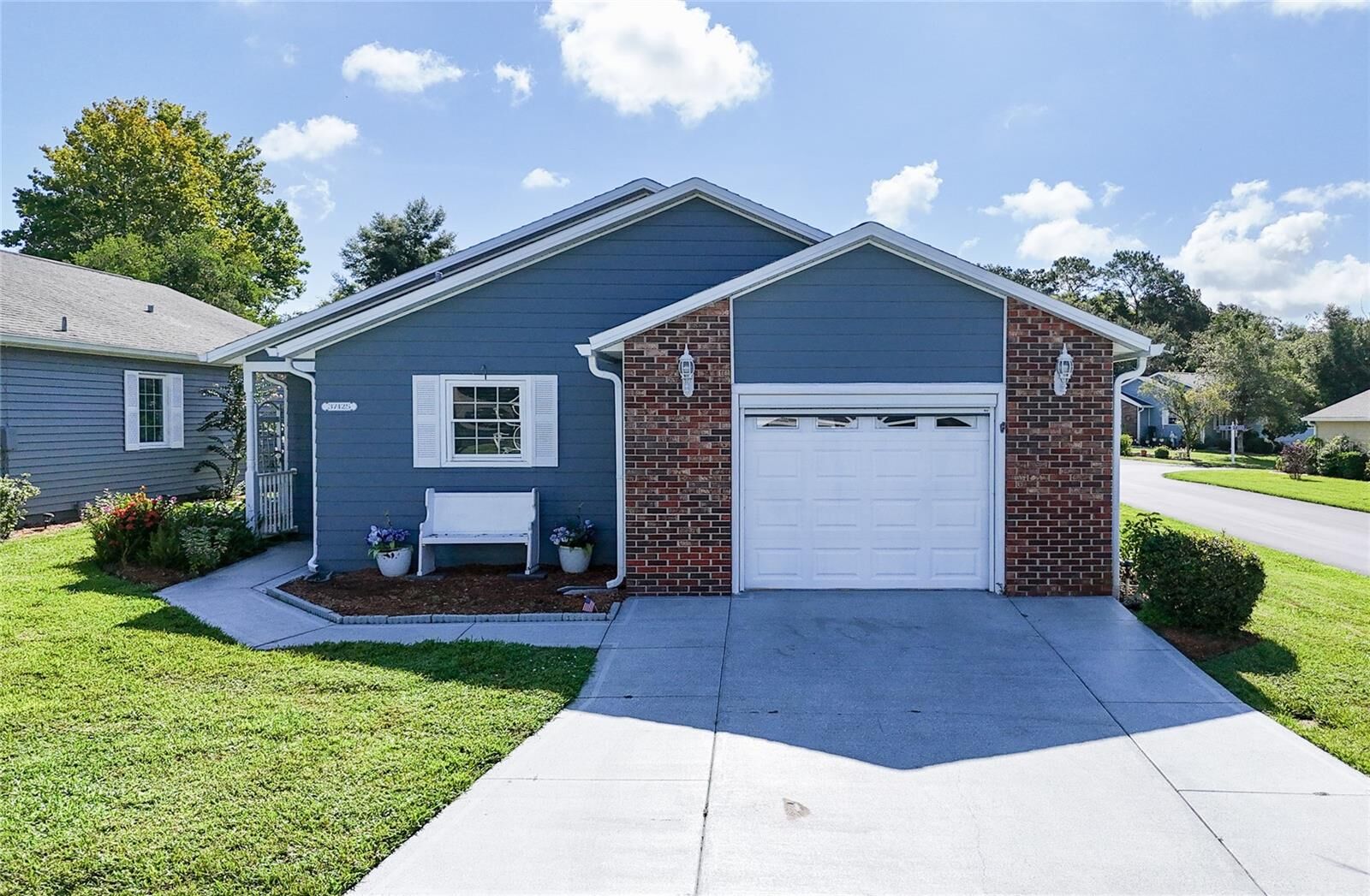 Property Photo: 37425 Teaberry Loop FL 33542