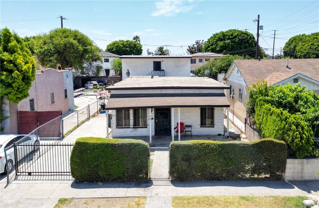 Property Photo:  910 E 90th Street  CA 90002 