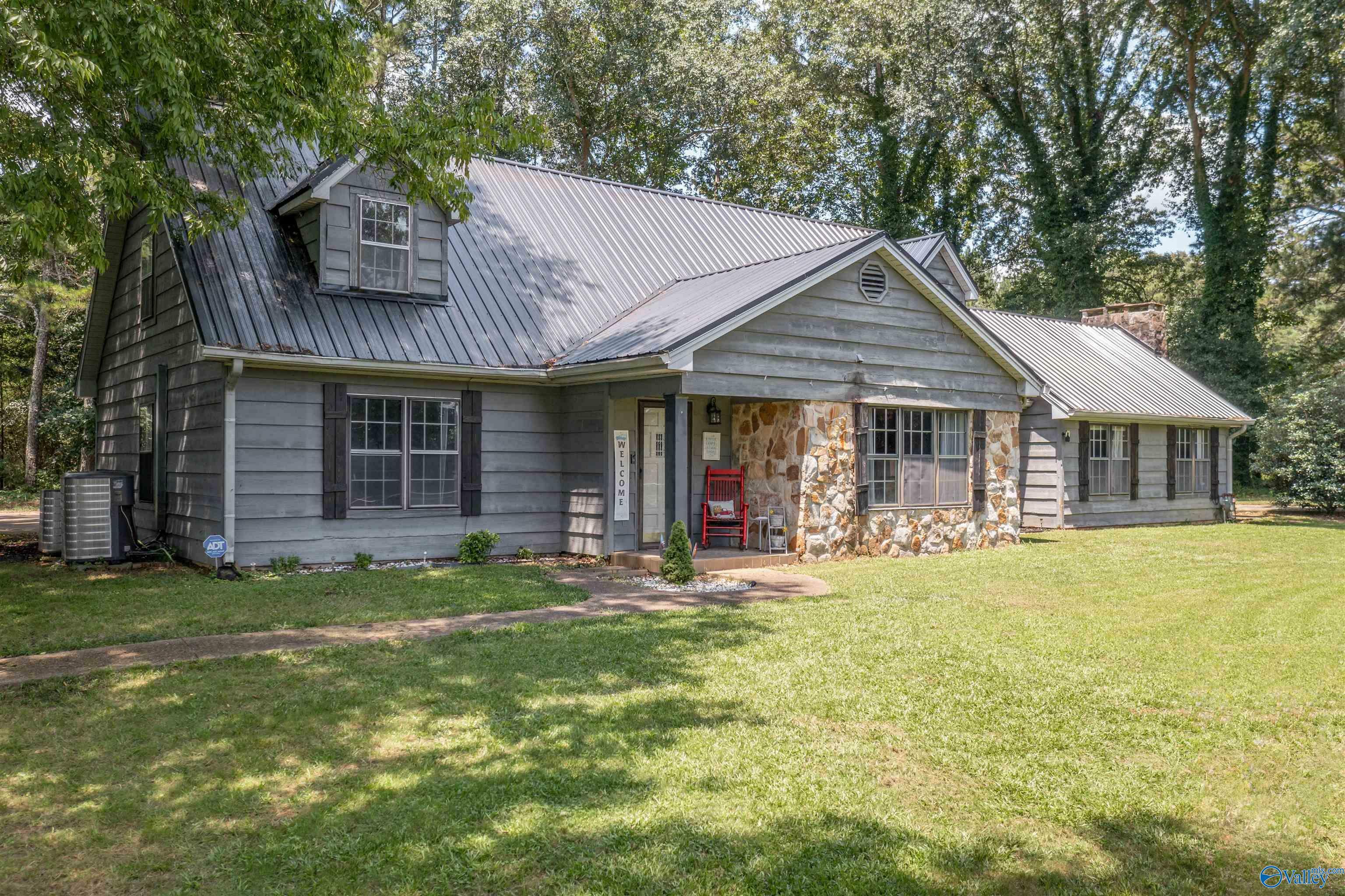 Property Photo:  13986 Tabor Road  AL 35961 