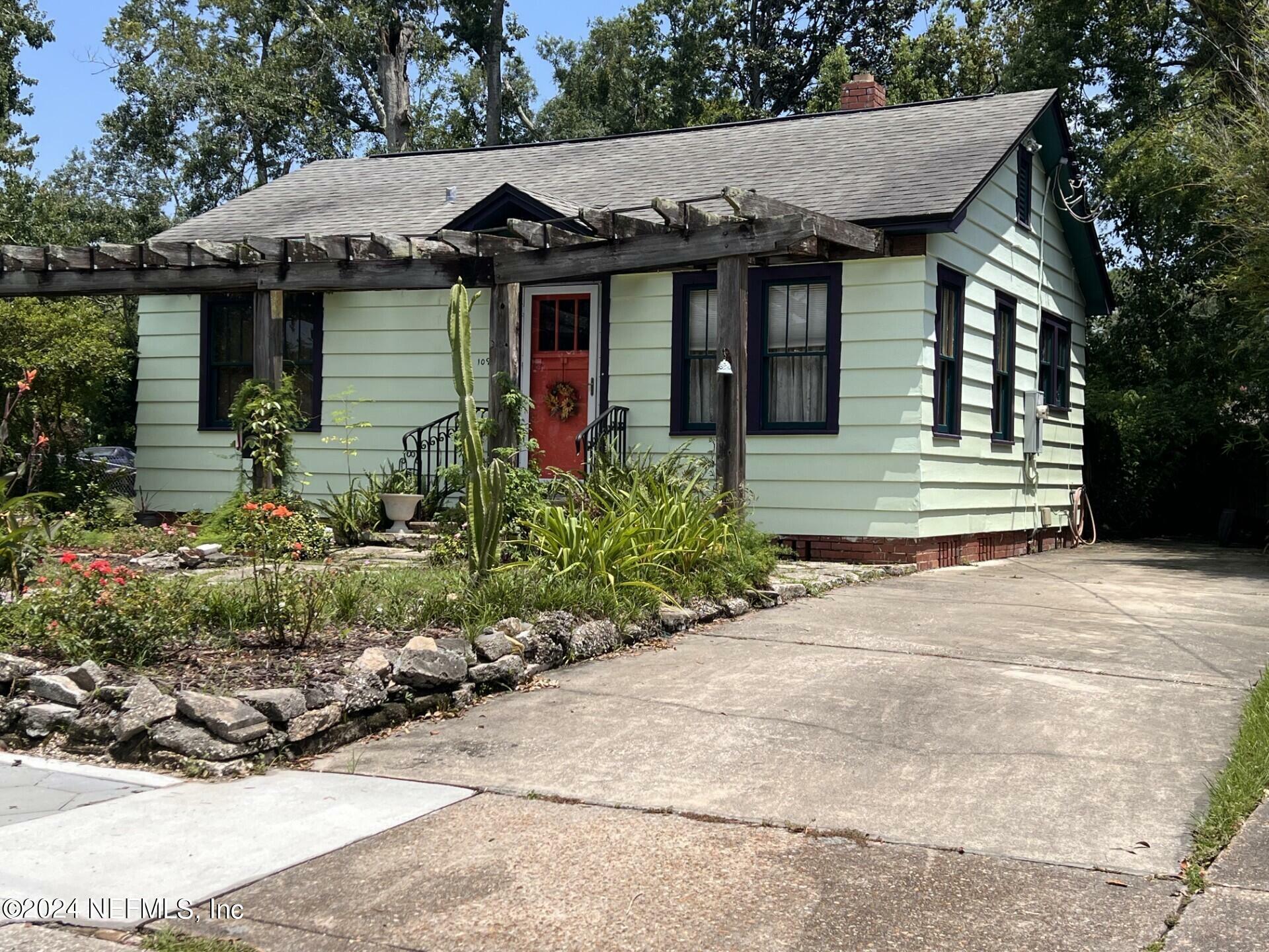 Property Photo:  1097 Wolfe Street  FL 32205 