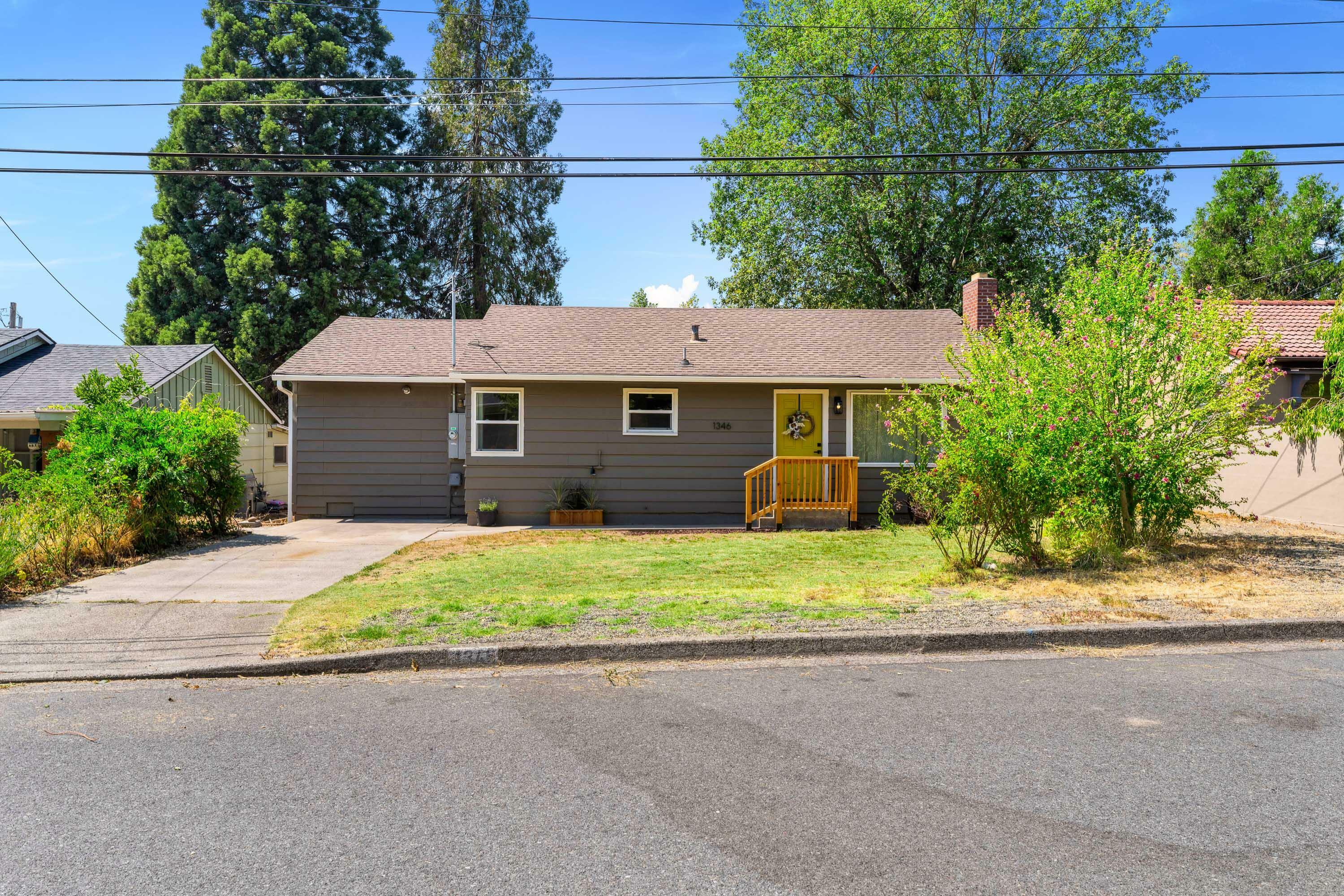 Property Photo:  1346 NE Evans Street  OR 97526 