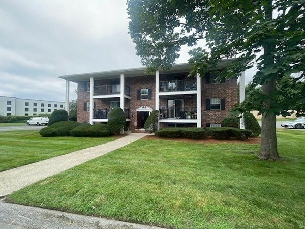 Property Photo:  6 Walker Rd Apt 6  MA 01845 