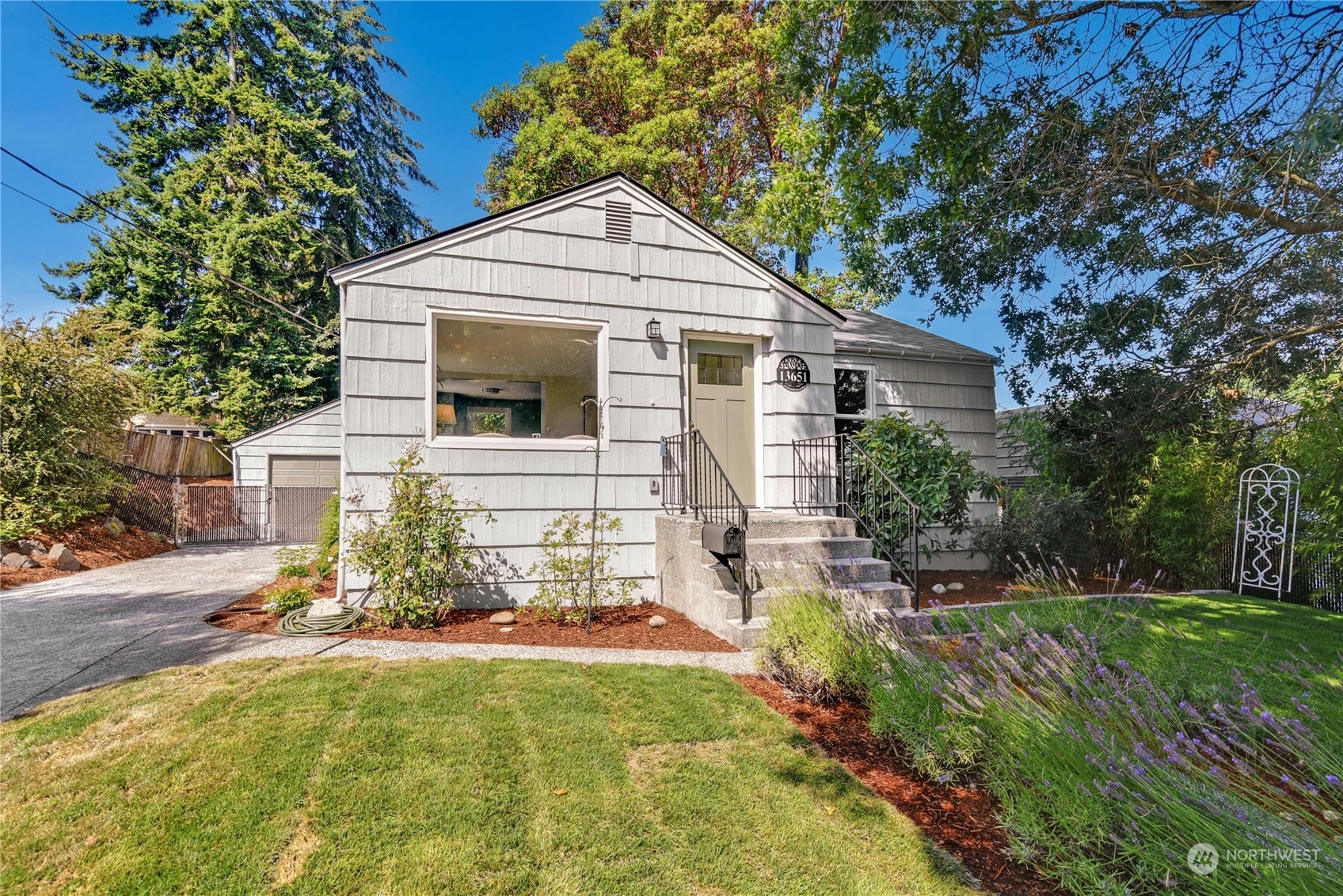 Property Photo:  13651 1st Avenue SW  WA 98166 