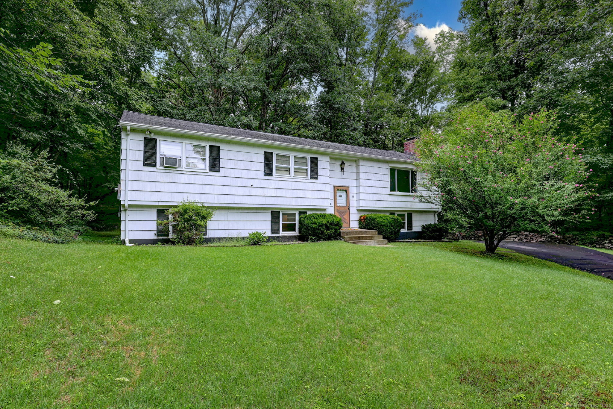 Property Photo:  33 Jeremiah Road  CT 06482 