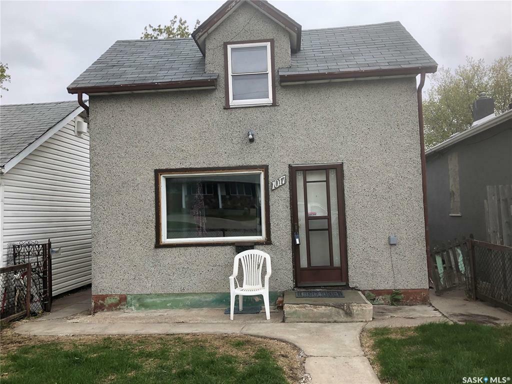 Photo de la propriété:  1017 23rd Street W  SK S7L 0A6 