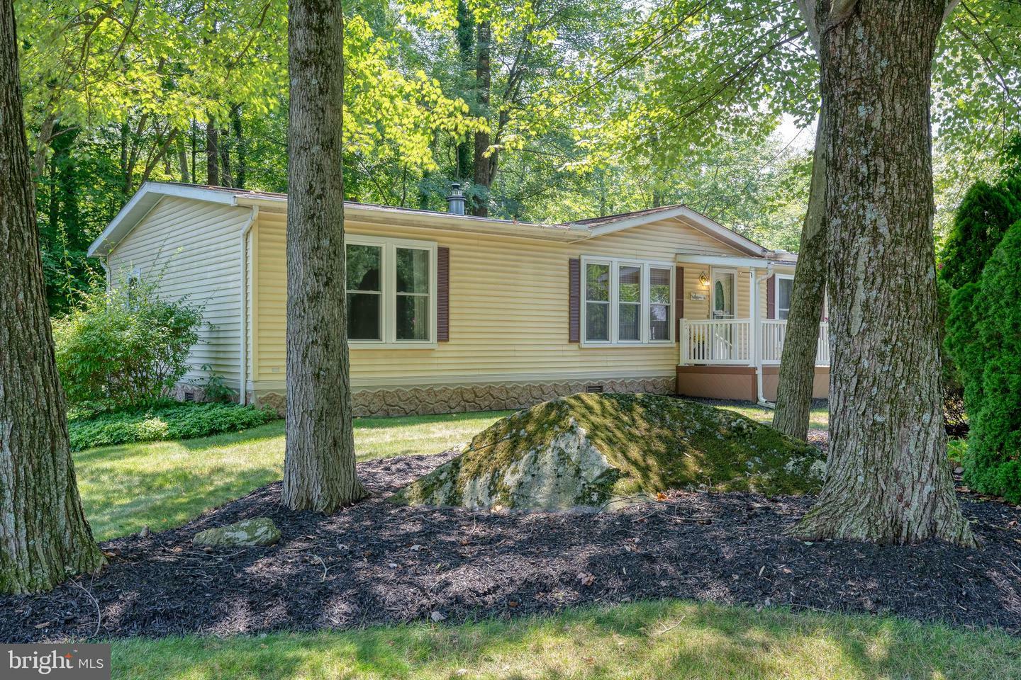 Property Photo:  61 Maple Avenue  PA 17545 