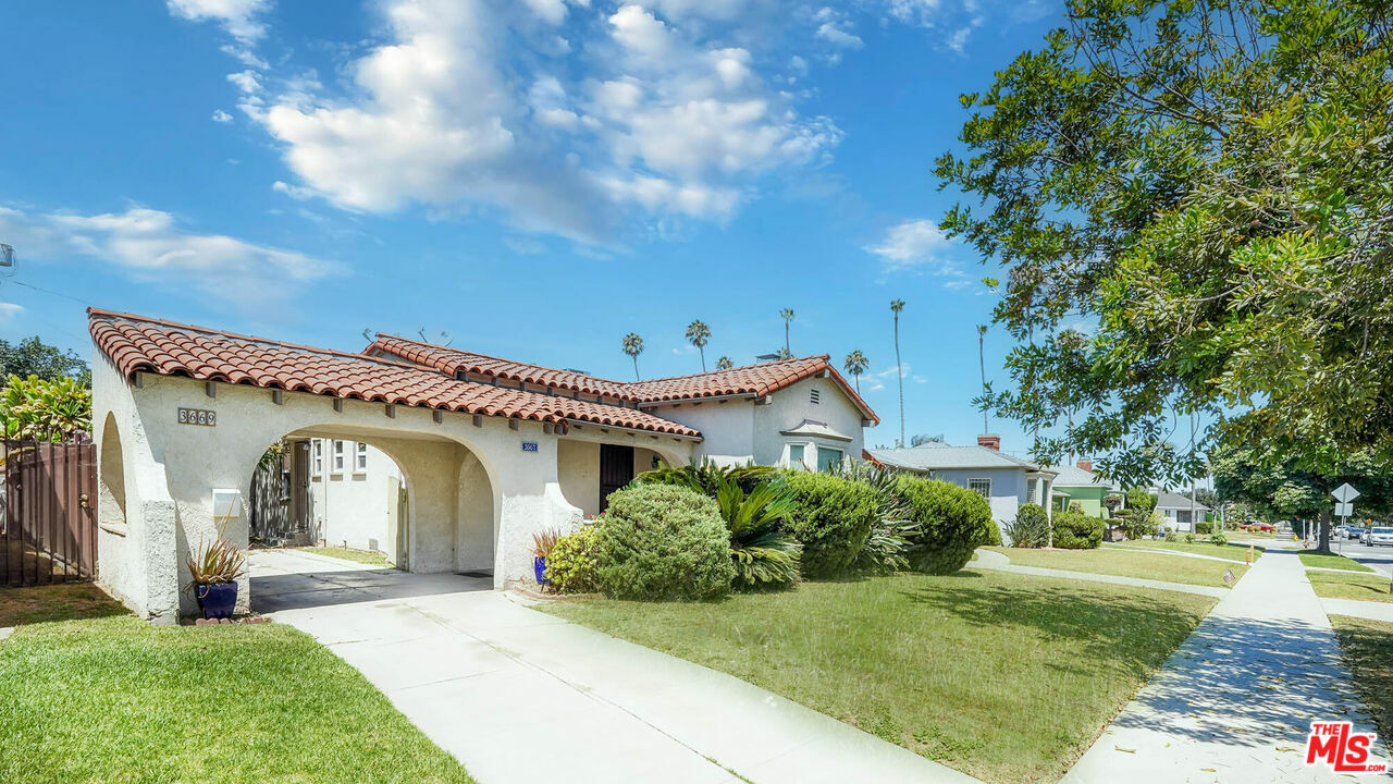 Property Photo:  3667   Buckingham Rd  CA 90016 