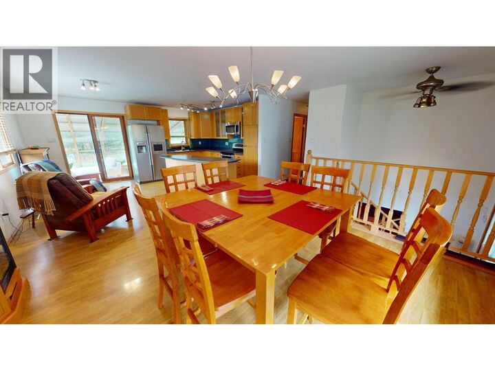 Property Photo:  2087 3 Highway  BC V0B 1M5 