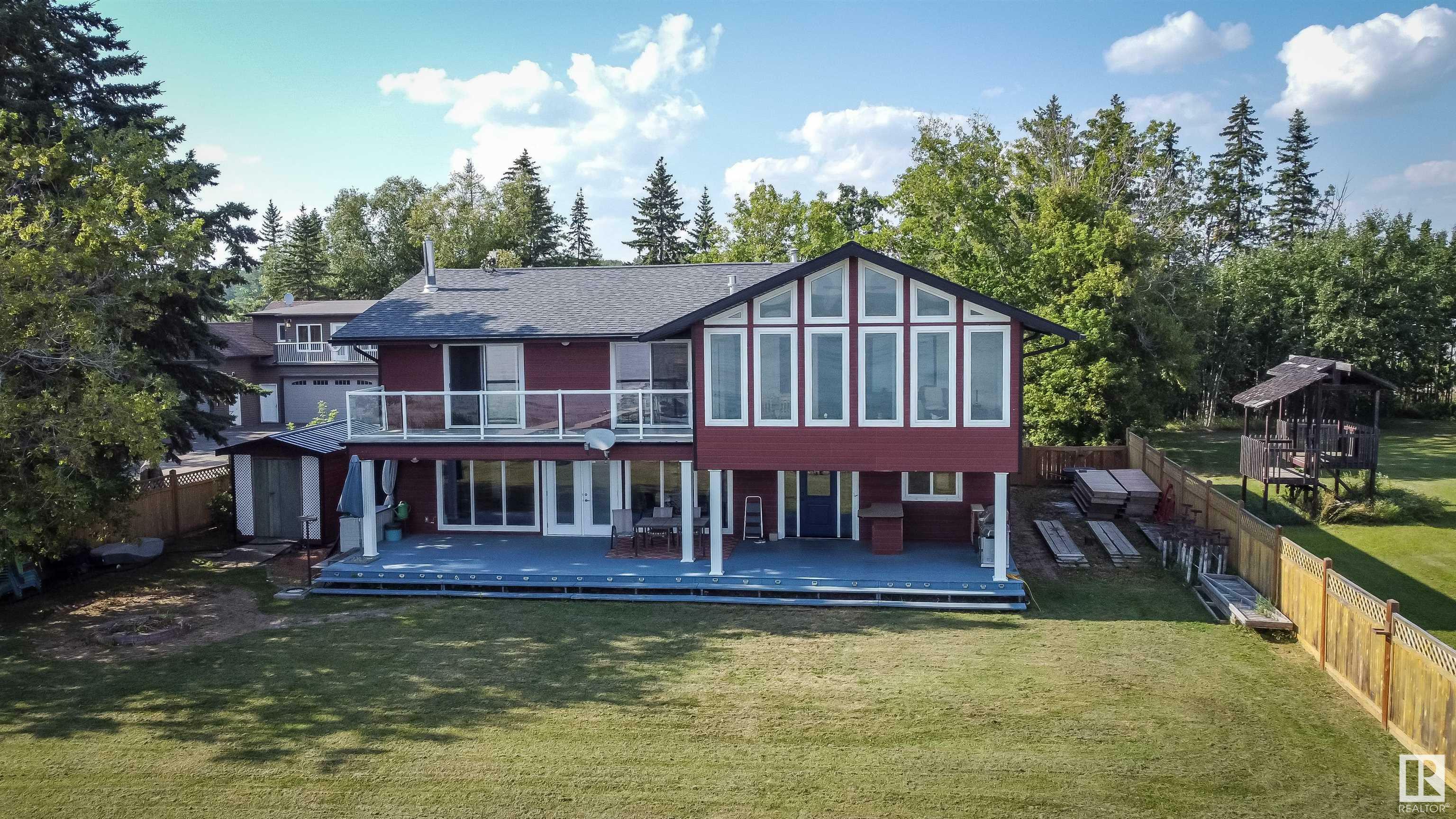 Property Photo:  102 Parkins Avenue  AB T0E 1A0 