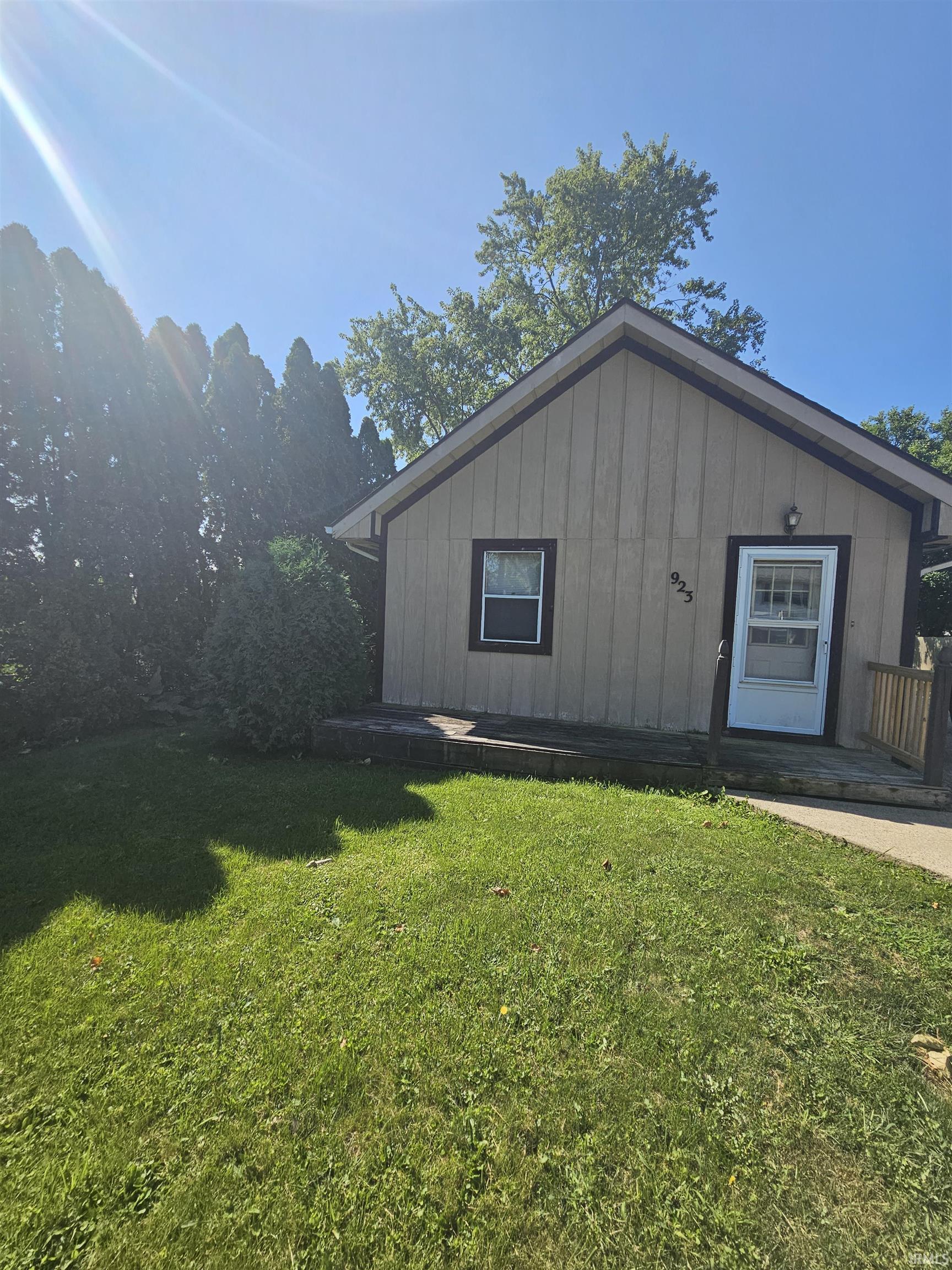 Property Photo: 923 Elmer Avenue IN 46808-2027