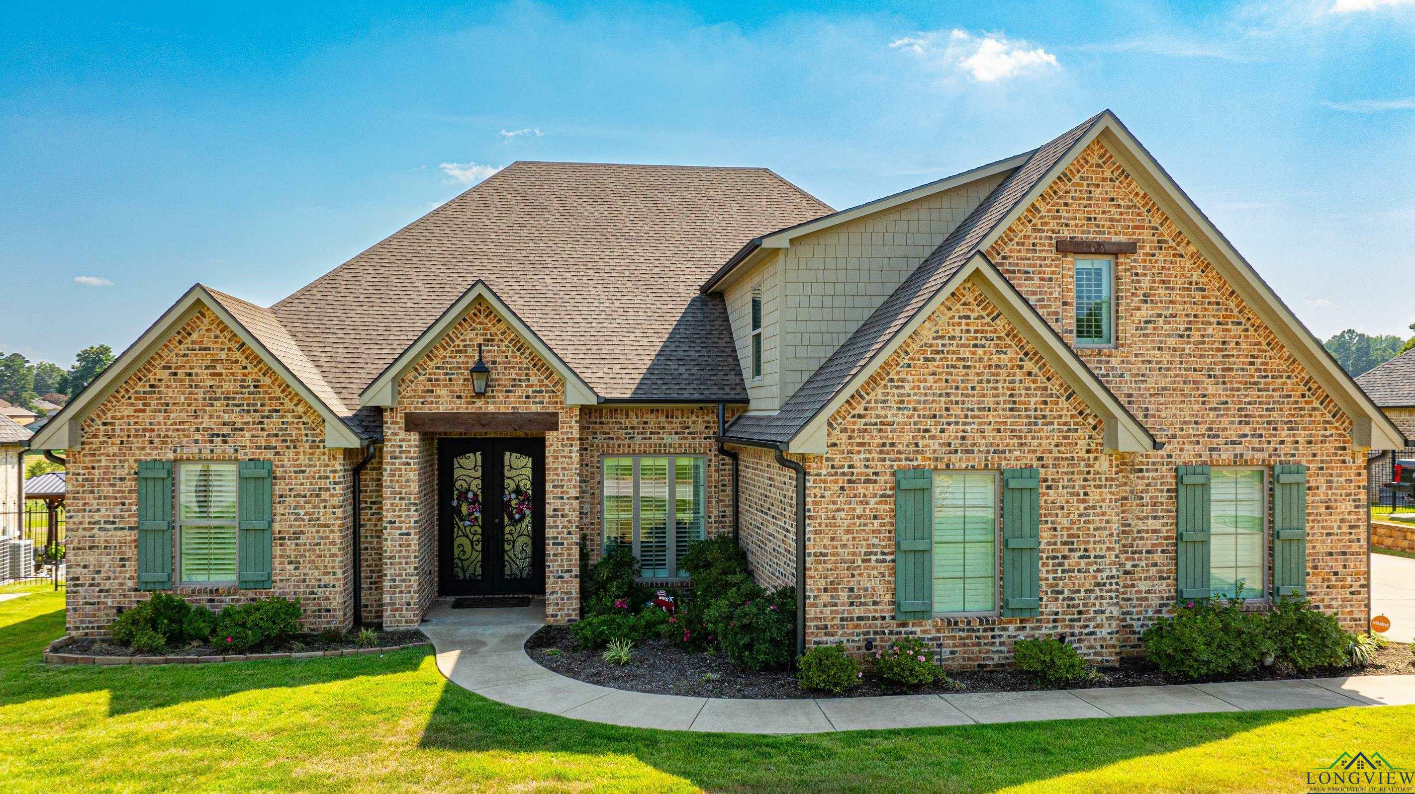 Property Photo:  2901 Fairway Oaks Lane  TX 75605 