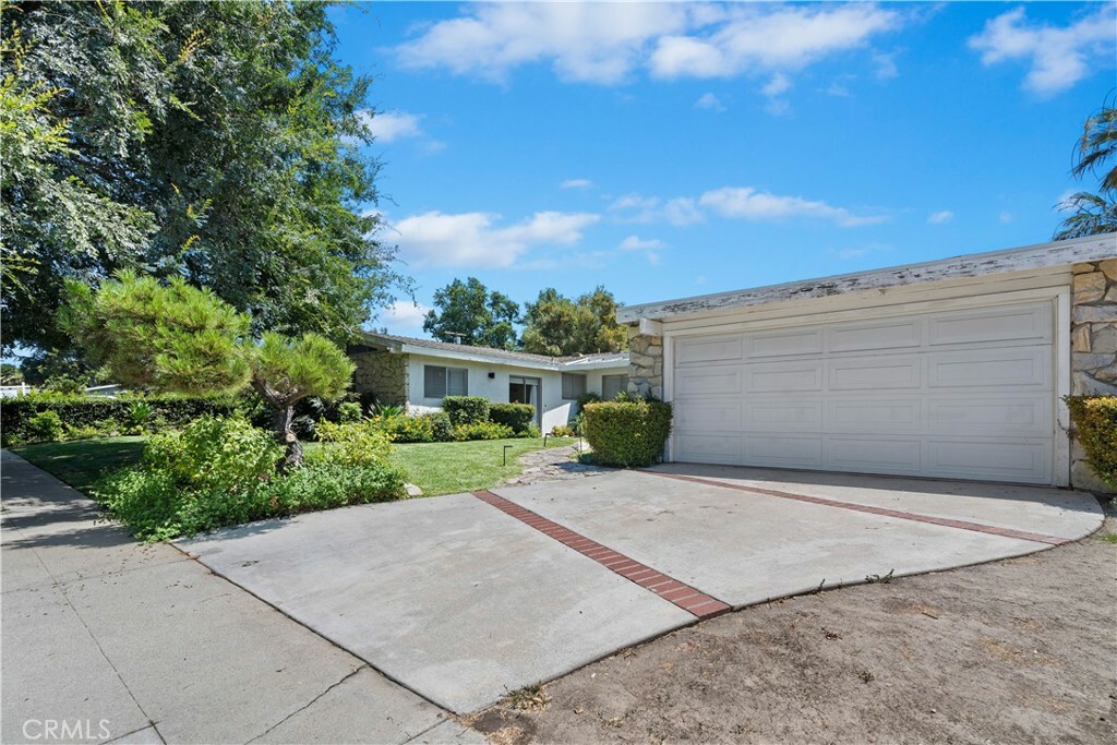 Property Photo:  10146 Shoshone Avenue  CA 91325 