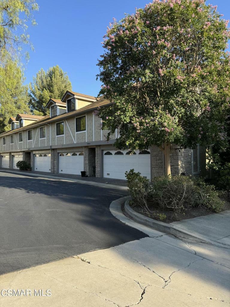 Property Photo:  29623 Strawberry Hill Drive  CA 91301 