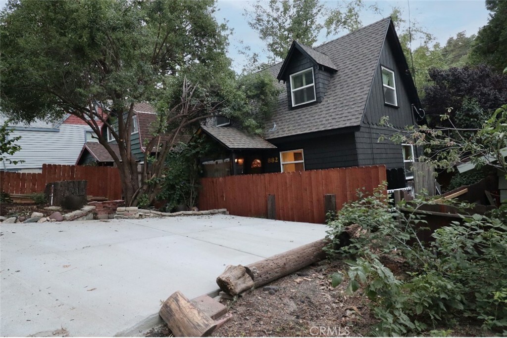 Property Photo:  882 Arrowhead Villa Road  CA 92352 