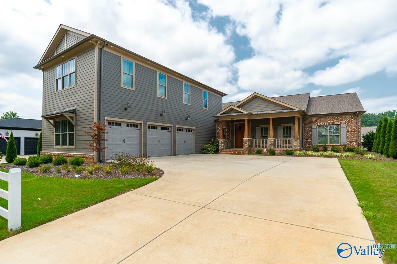Property Photo: 205 Farmhouse Drive AL 35757