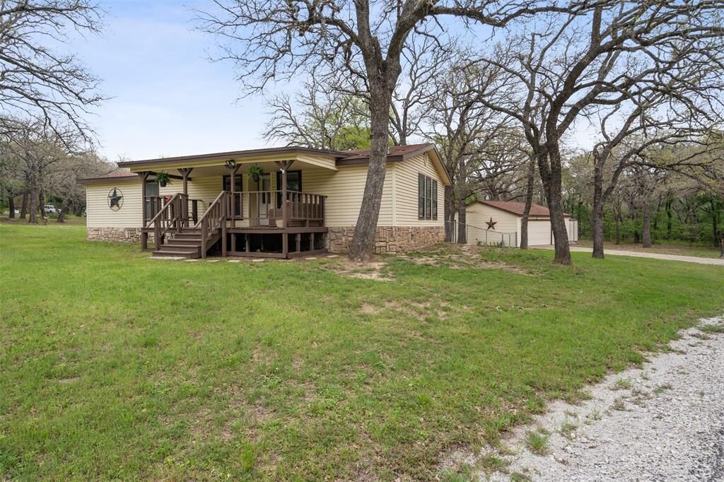 Property Photo: 115 Windmill Road TX 76008