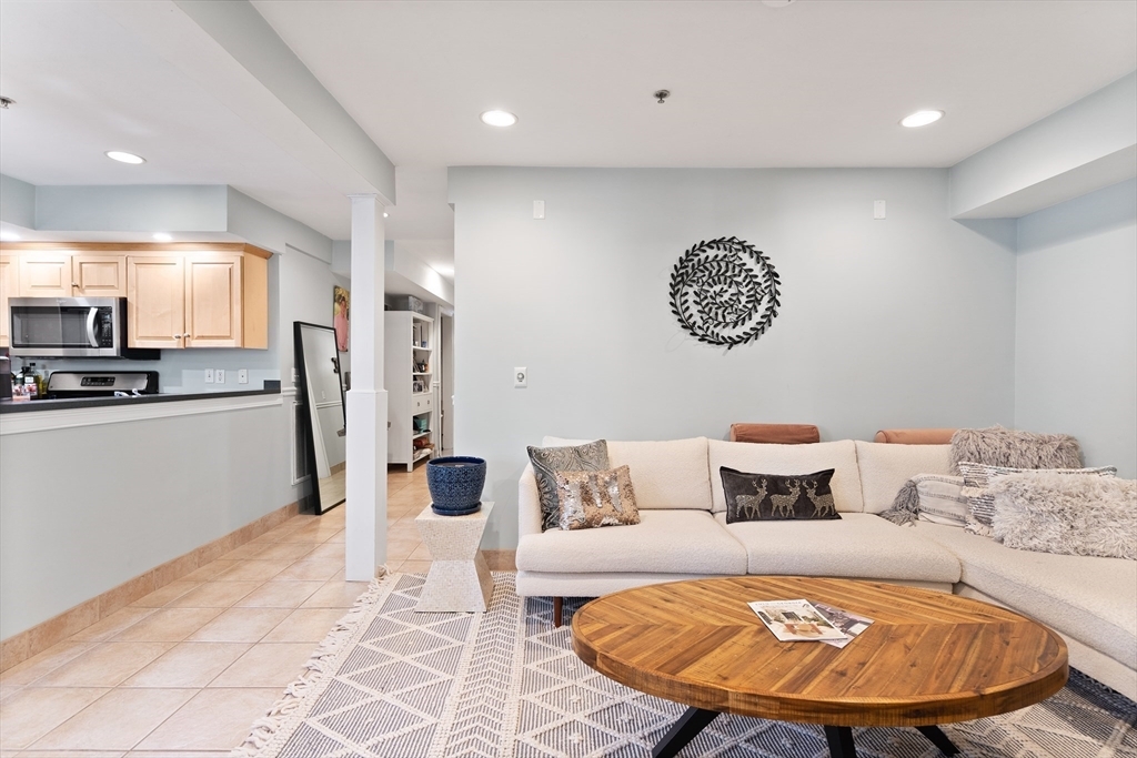 Property Photo:  1867 Beacon St 1B  MA 02445 