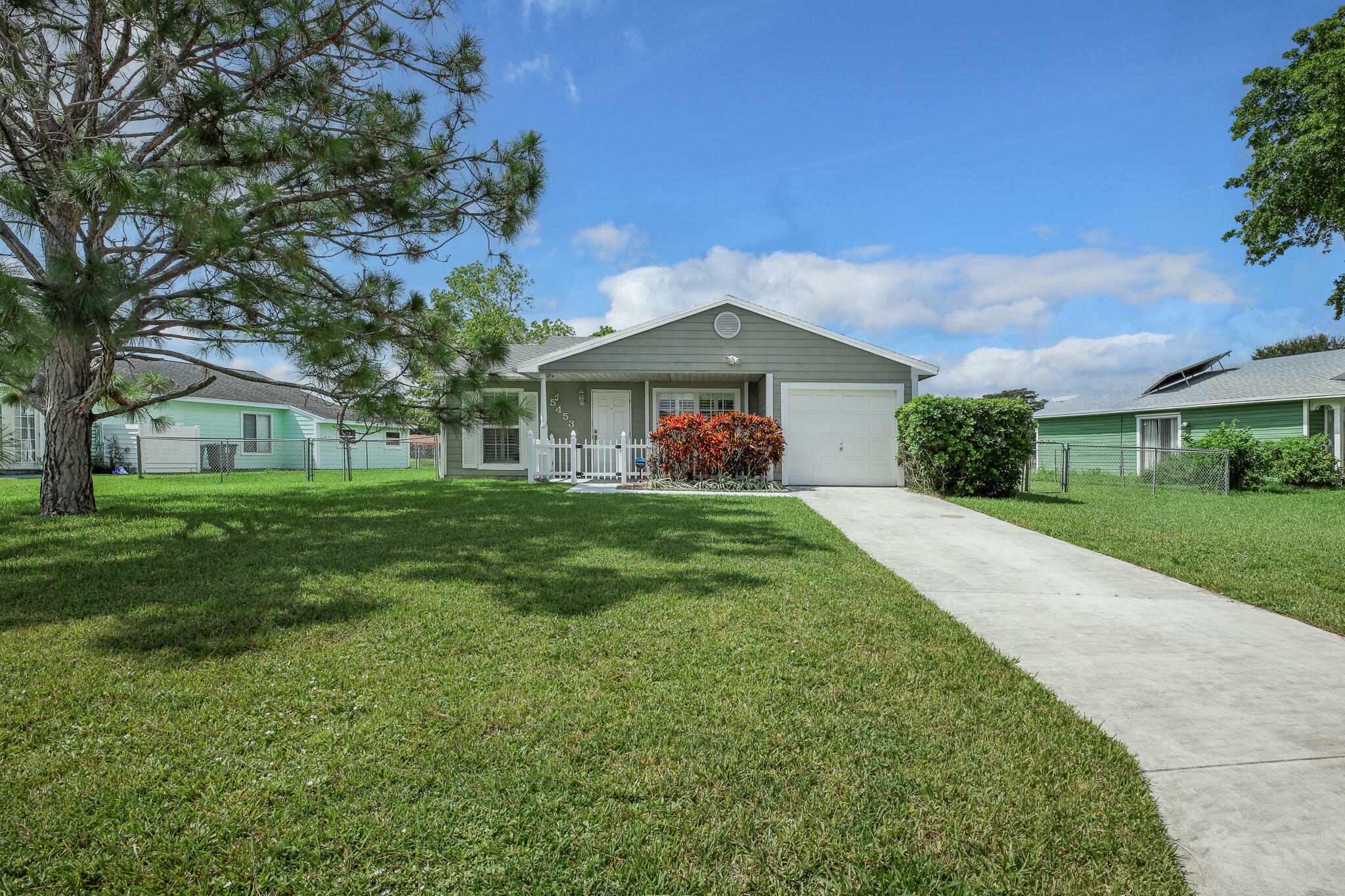 Property Photo:  5453 Courtney Circle  FL 33472 