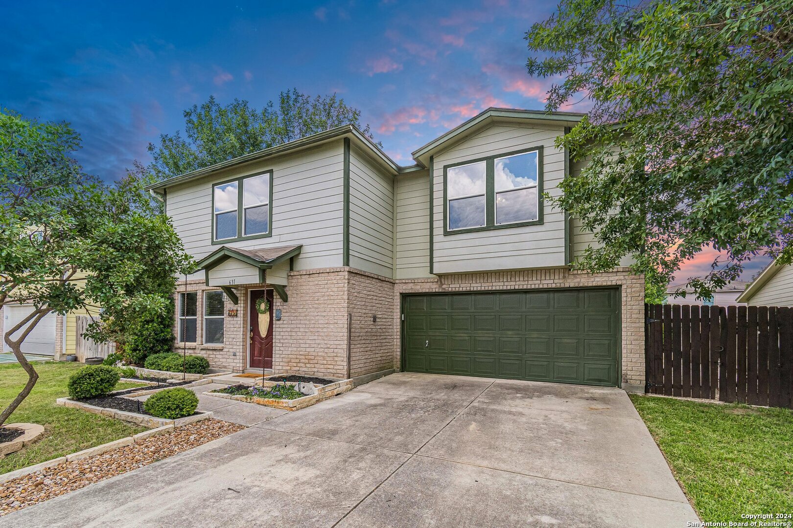 Property Photo:  631 NW Crossing Dr  TX 78130 