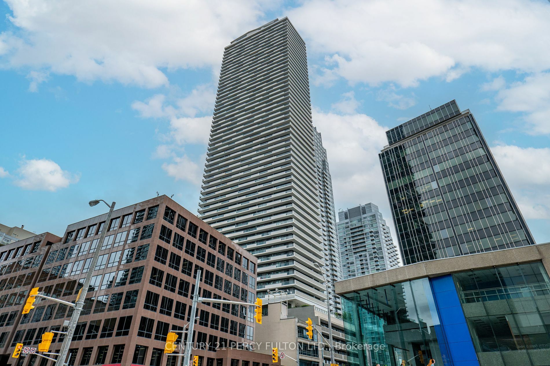 Property Photo:  2221 Yonge St 3108  ON M4S 2B4 