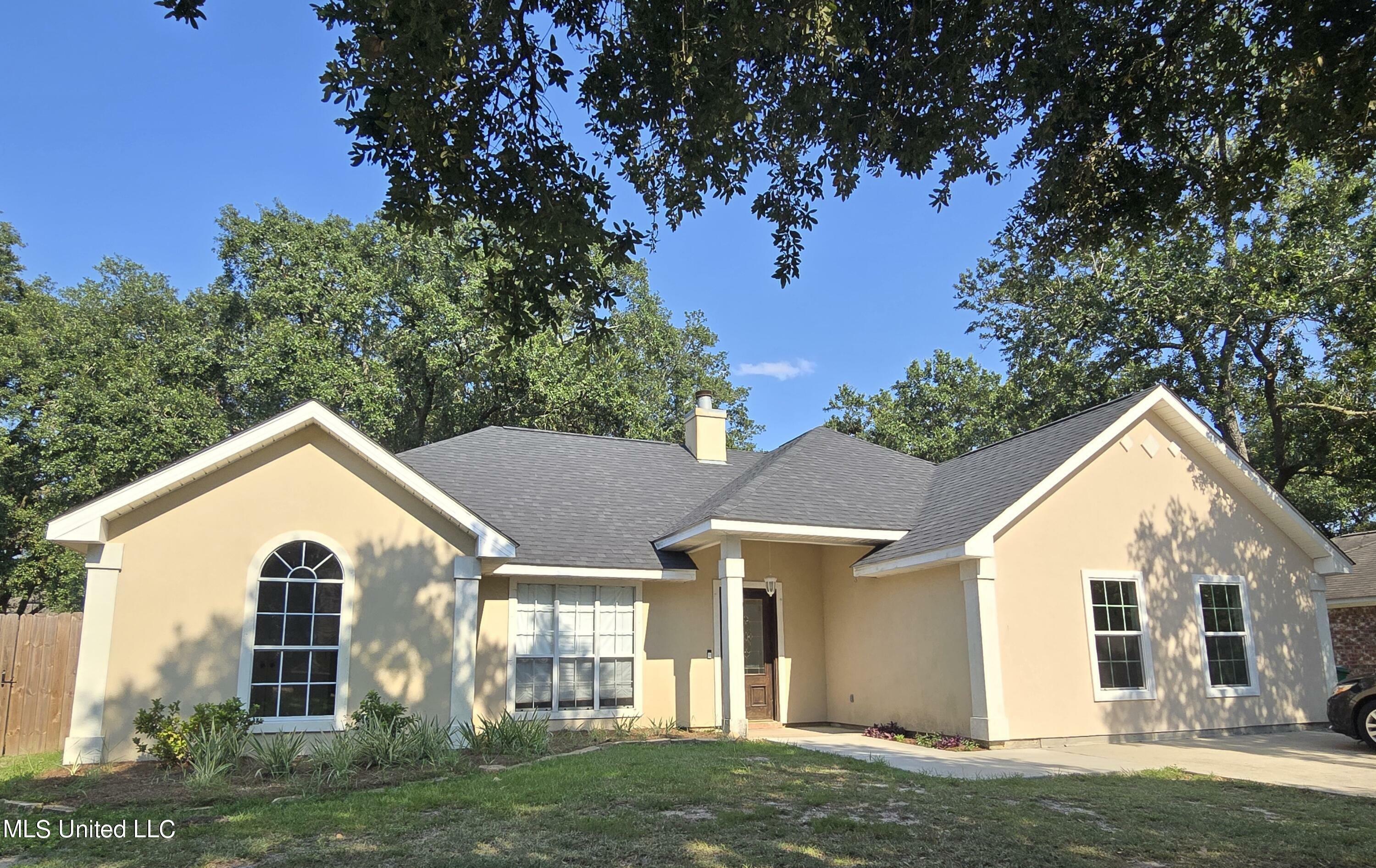 Property Photo:  1504 S 7th Street  MS 39564 