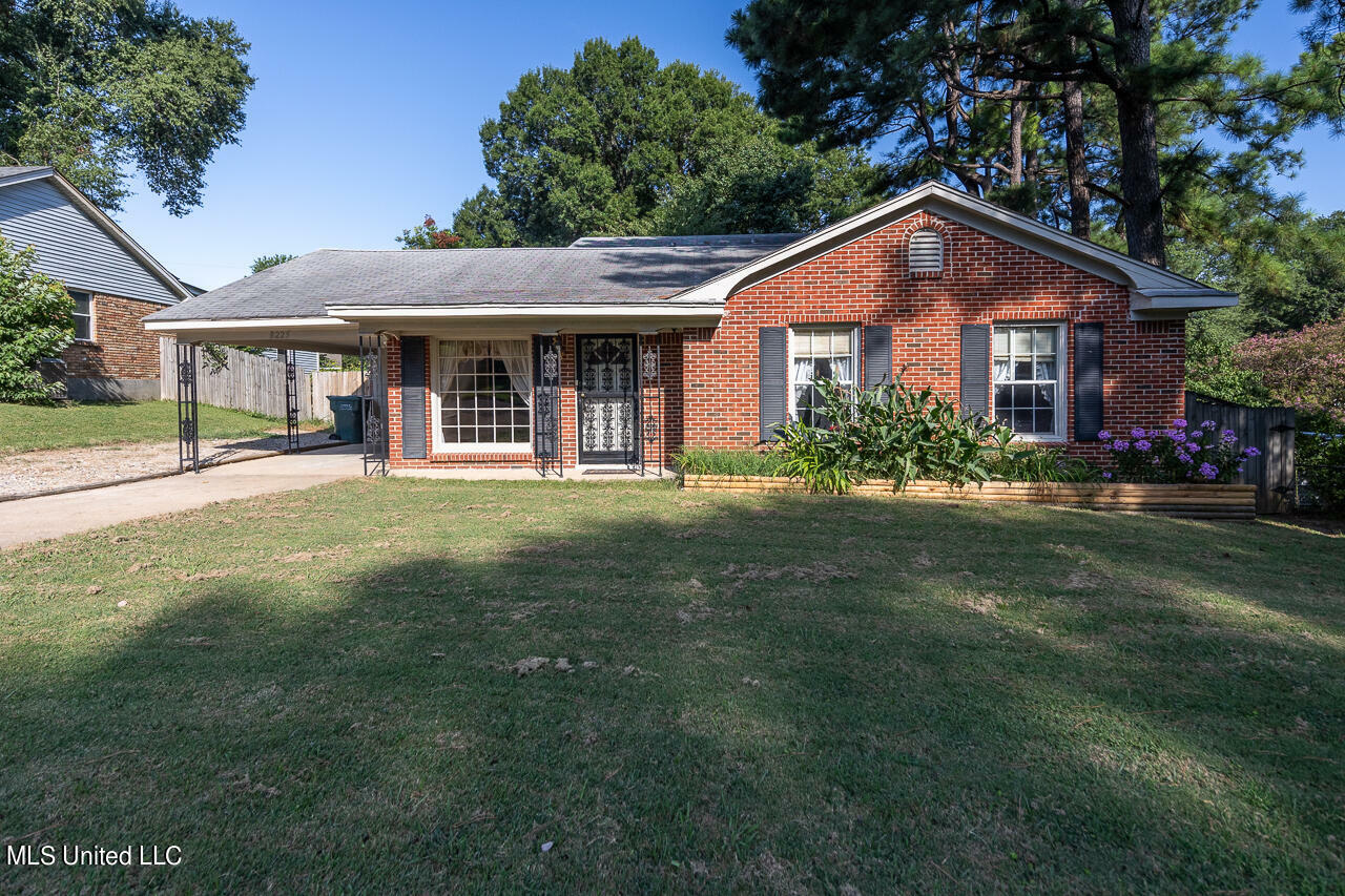 Property Photo: 8225 W Southaven Circle MS 38671