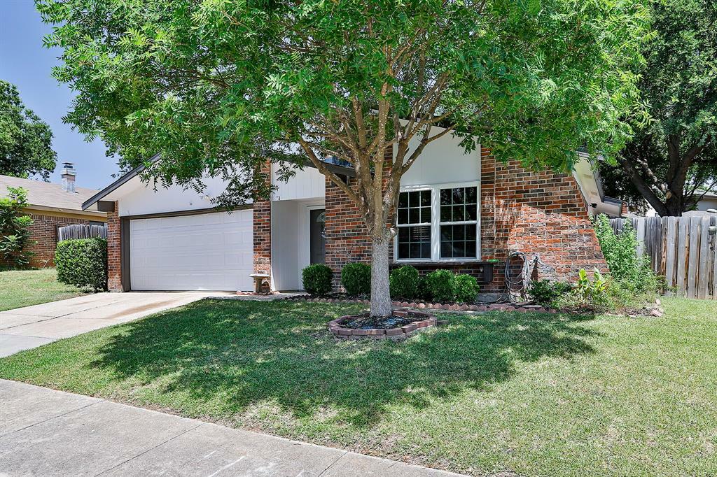 Property Photo:  2128 Loma Verde Drive  TX 76021 