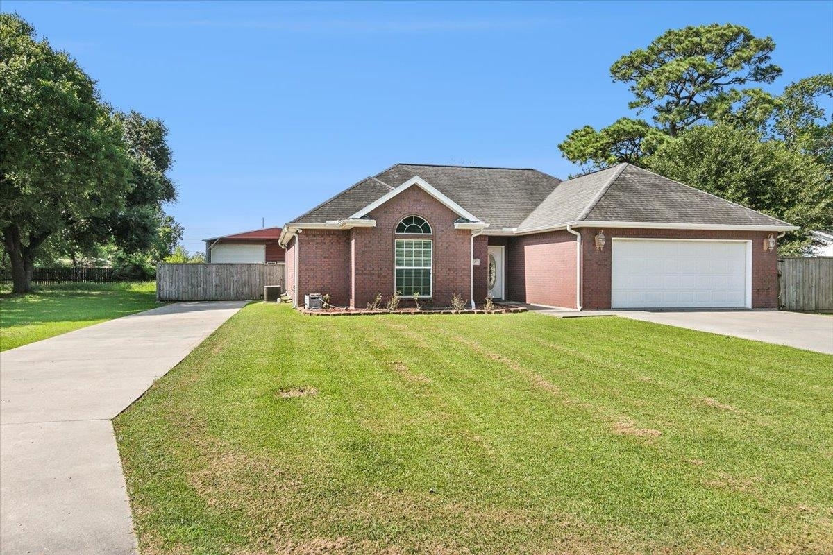 Property Photo:  520 Romero  TX 77611 