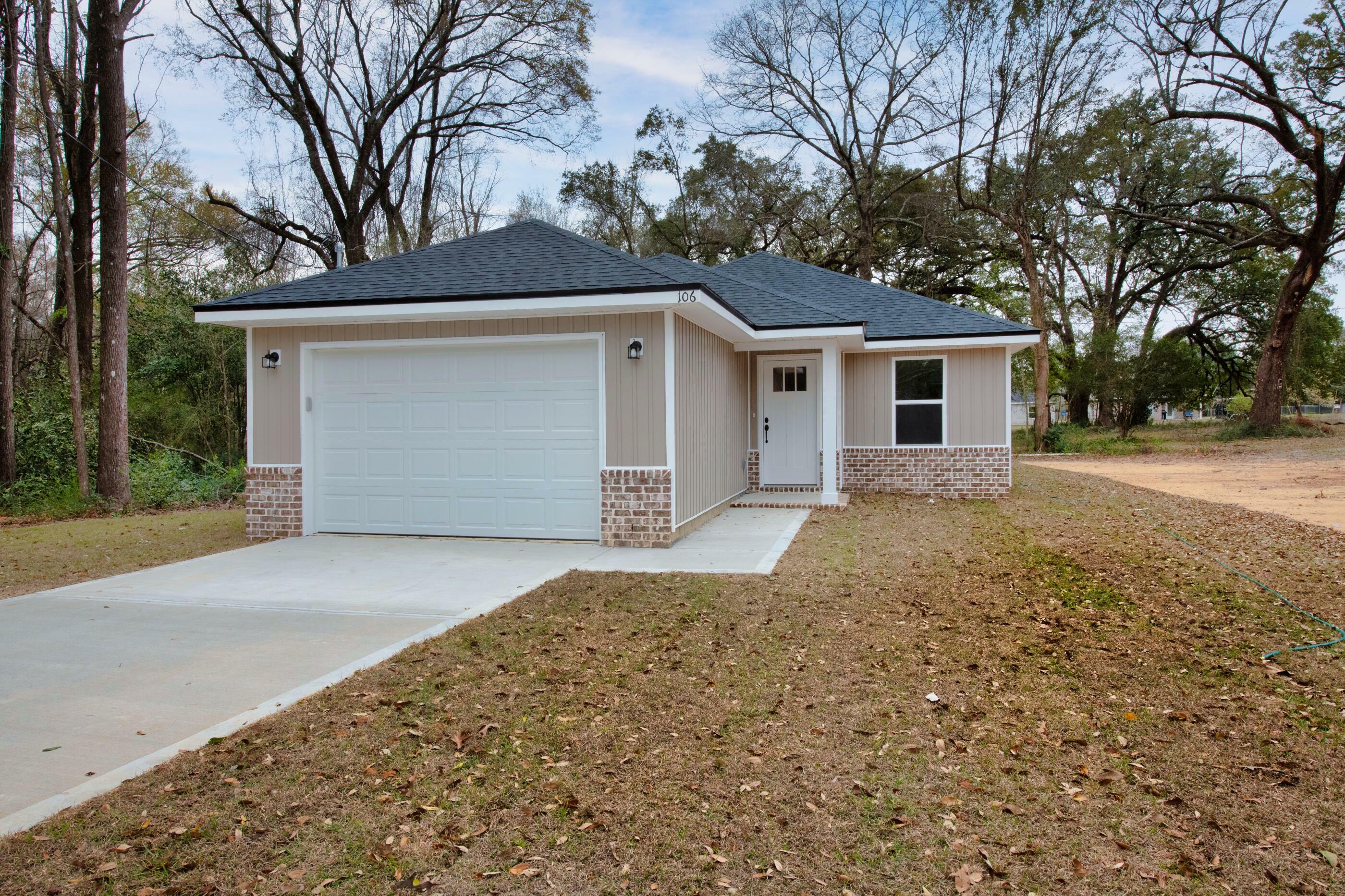 Property Photo:  102 Magnolia Court  FL 32536 