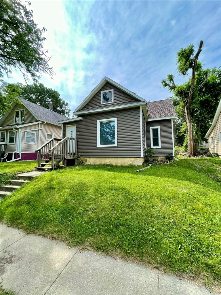 Property Photo:  1816 Washington Avenue  IA 50314 