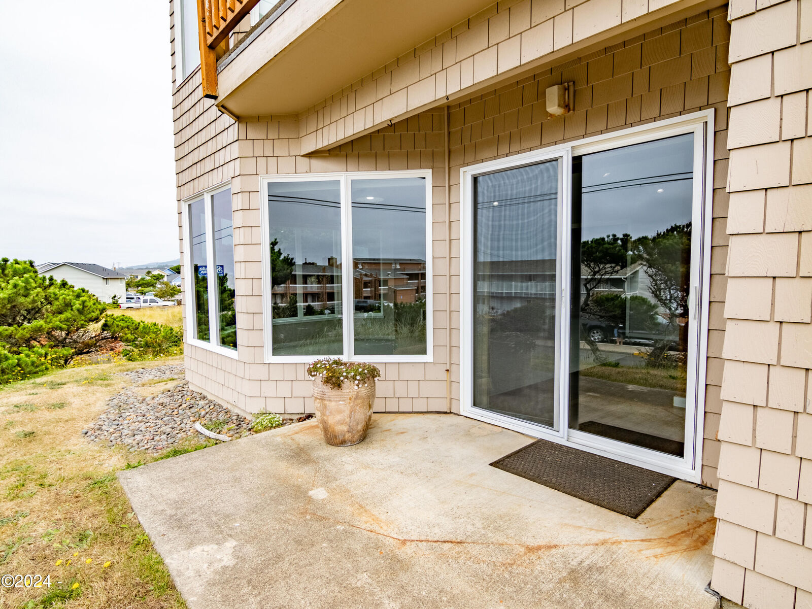 Property Photo: 720 SW 6th Street X OR 97365