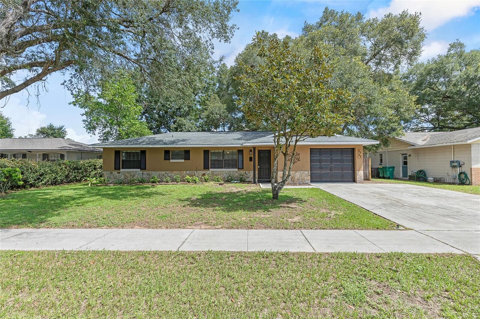 Property Photo: 2721 N Dellwood Drive FL 32726