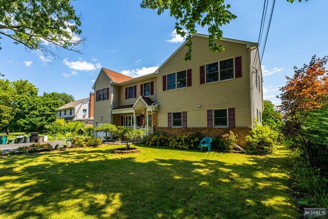 Property Photo:  332 North Farview Avenue  NJ 07652 