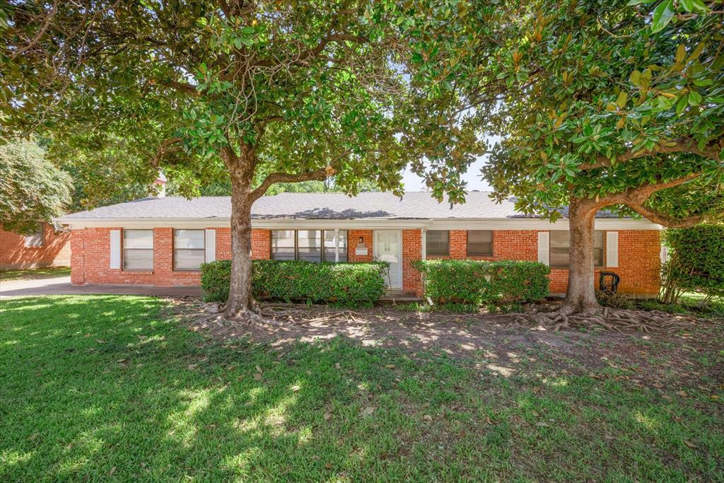 Property Photo:  3217 Phoenix Drive  TX 76116 