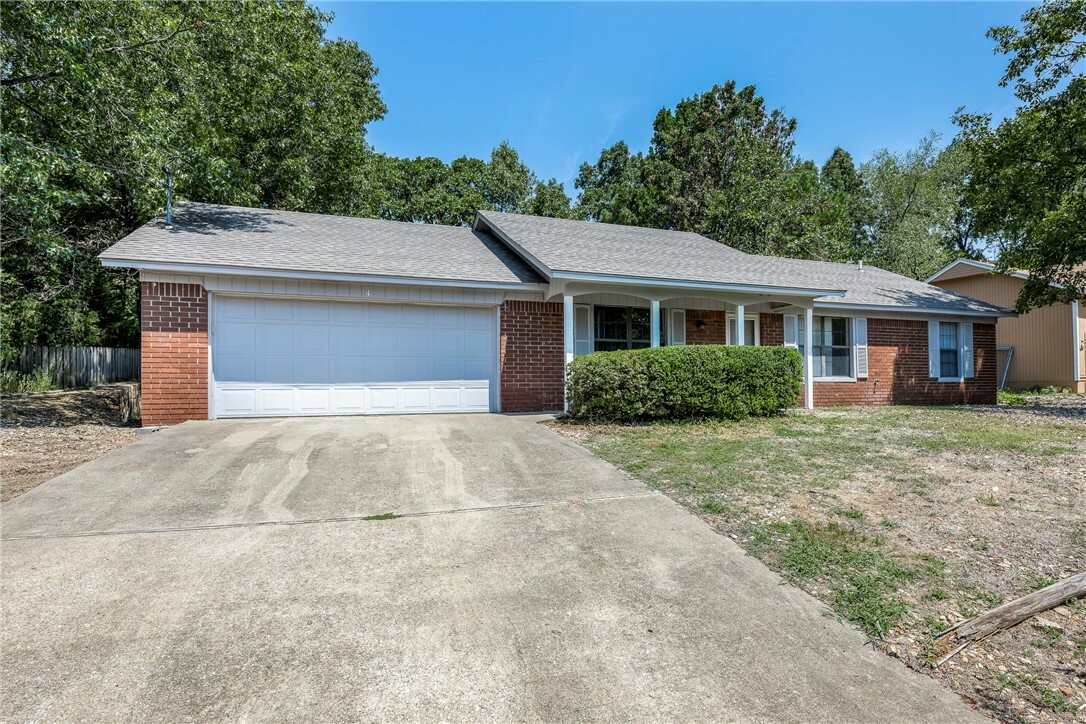 Property Photo:  4 Oak Knoll Lane  AR 72715 