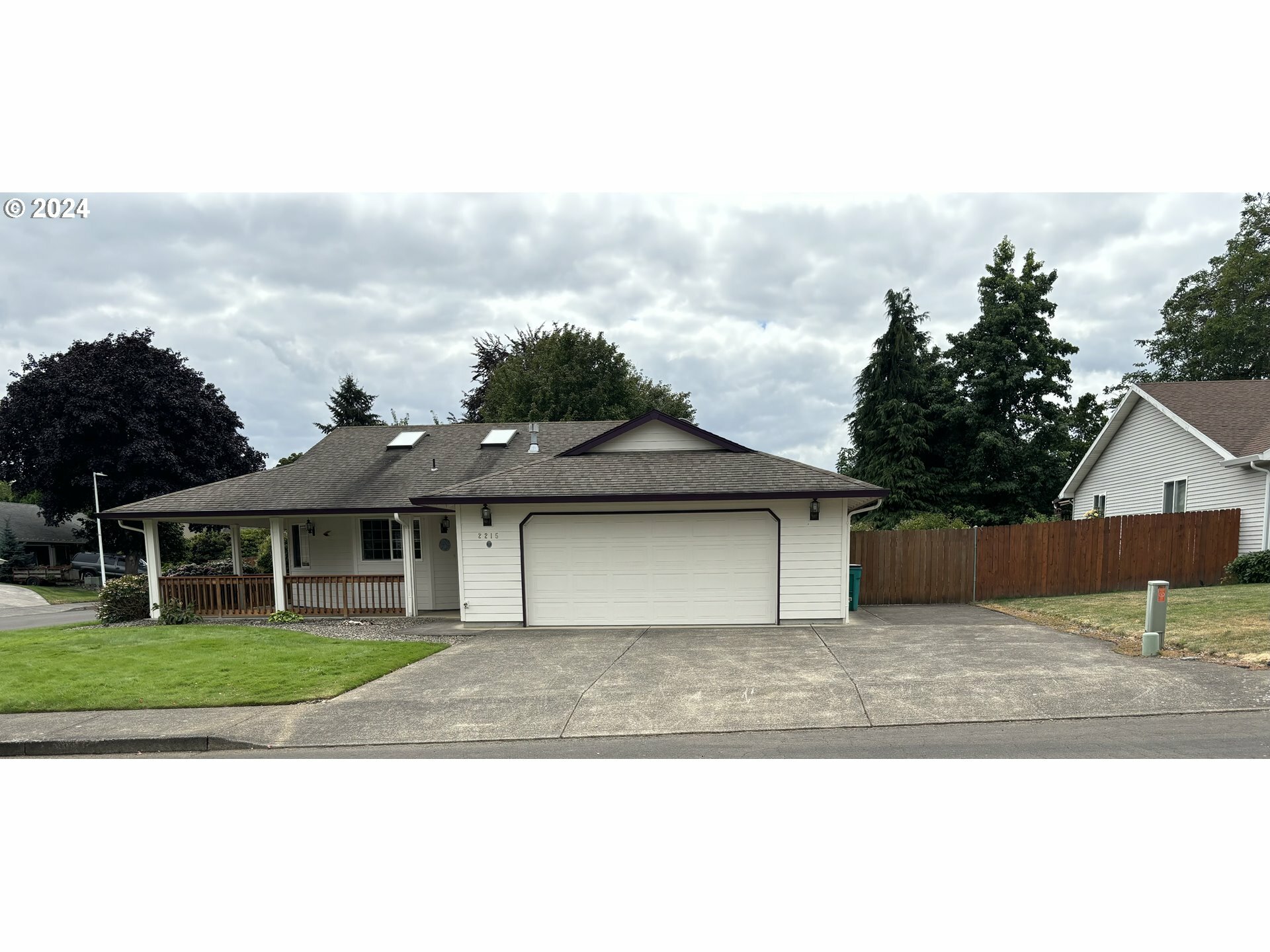 Property Photo:  2215 NW 103rd St  WA 98685 