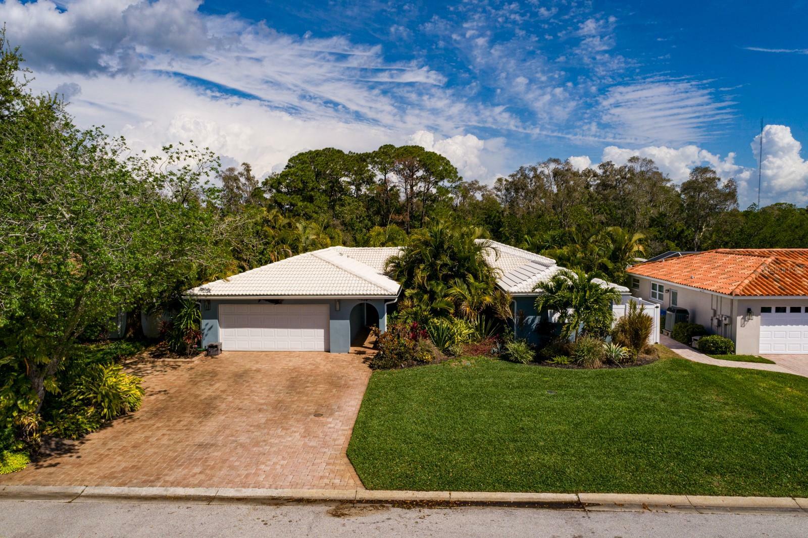 Property Photo:  9723 Oak Street NE  FL 33702 