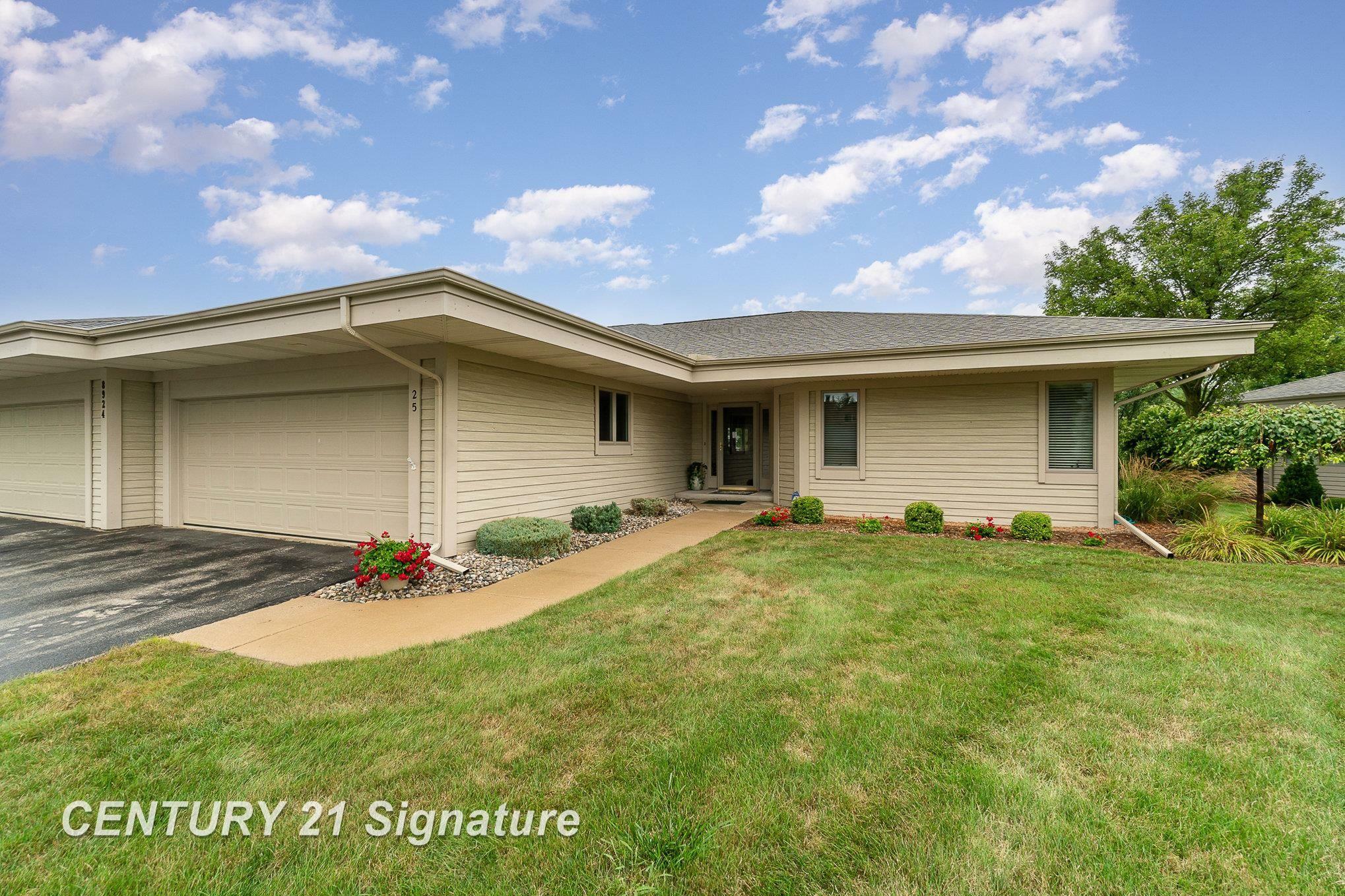 Property Photo:  8924 Oak Meadow #25 Drive  MI 48609 